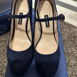 Nine West Women's Navy Mary Jane Shoes new never worn. 7.5
